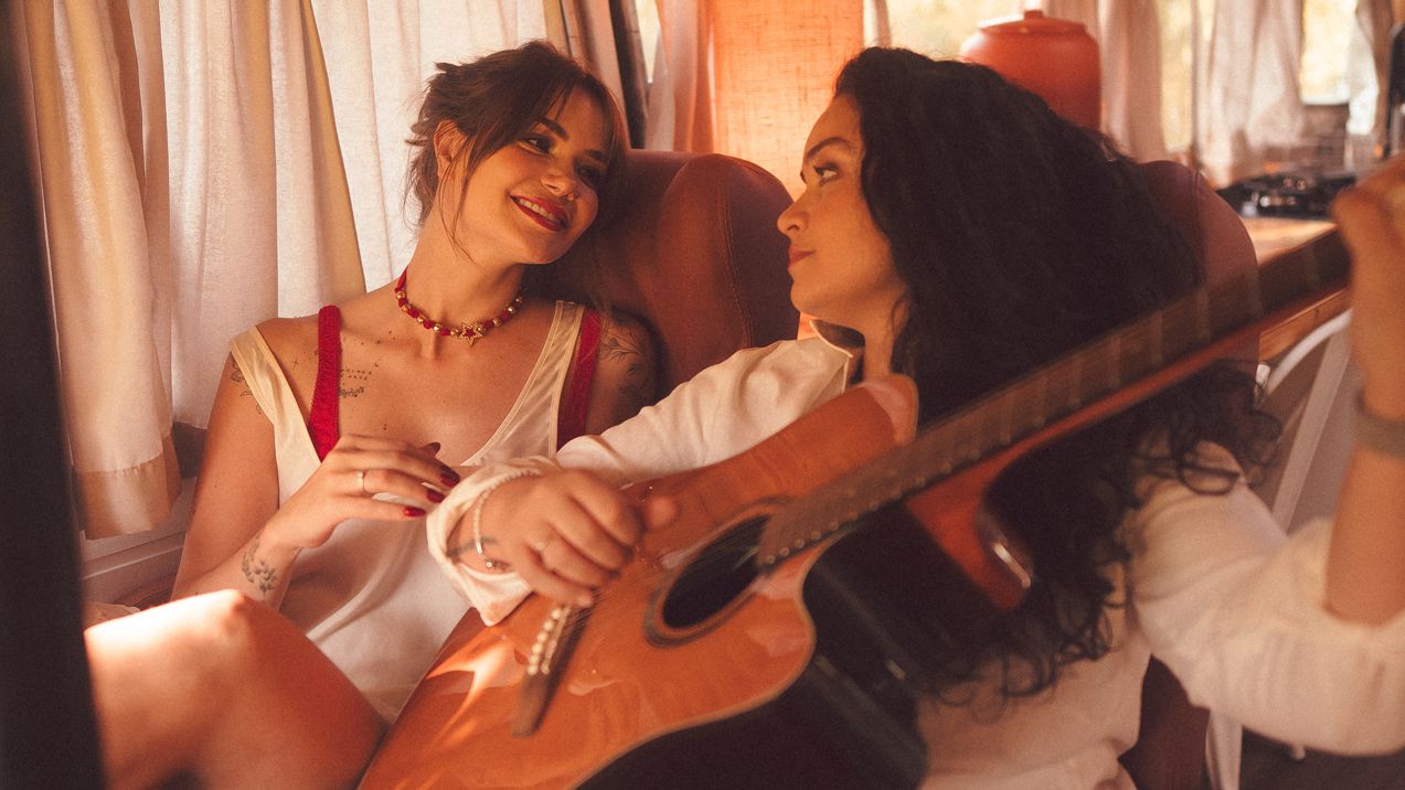 Marcela McGowan e Luiza Martins revelam os aprendizados da vida a dois