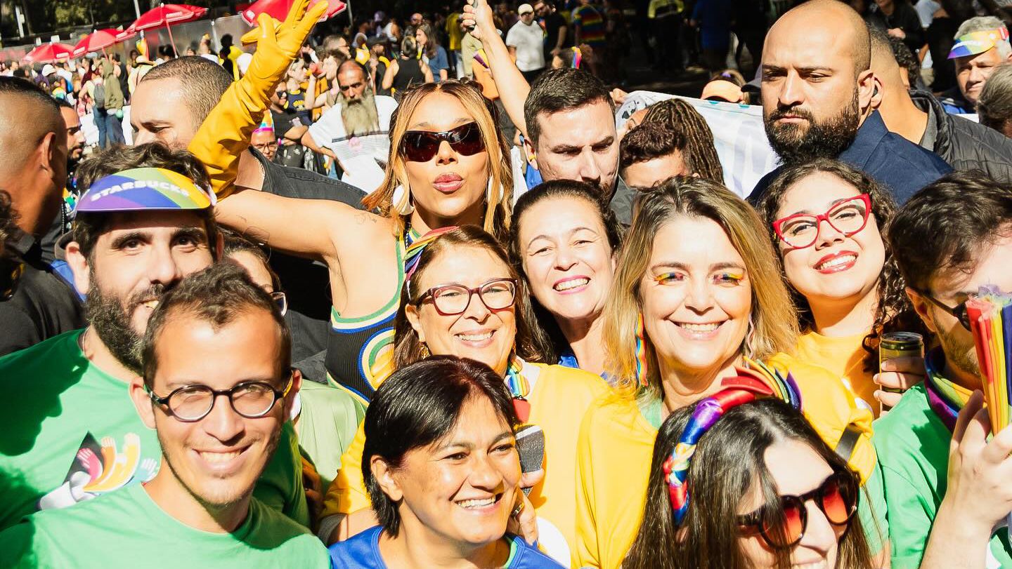 Erika Hilton destaca retomada das cores da bandeira na Parada SP