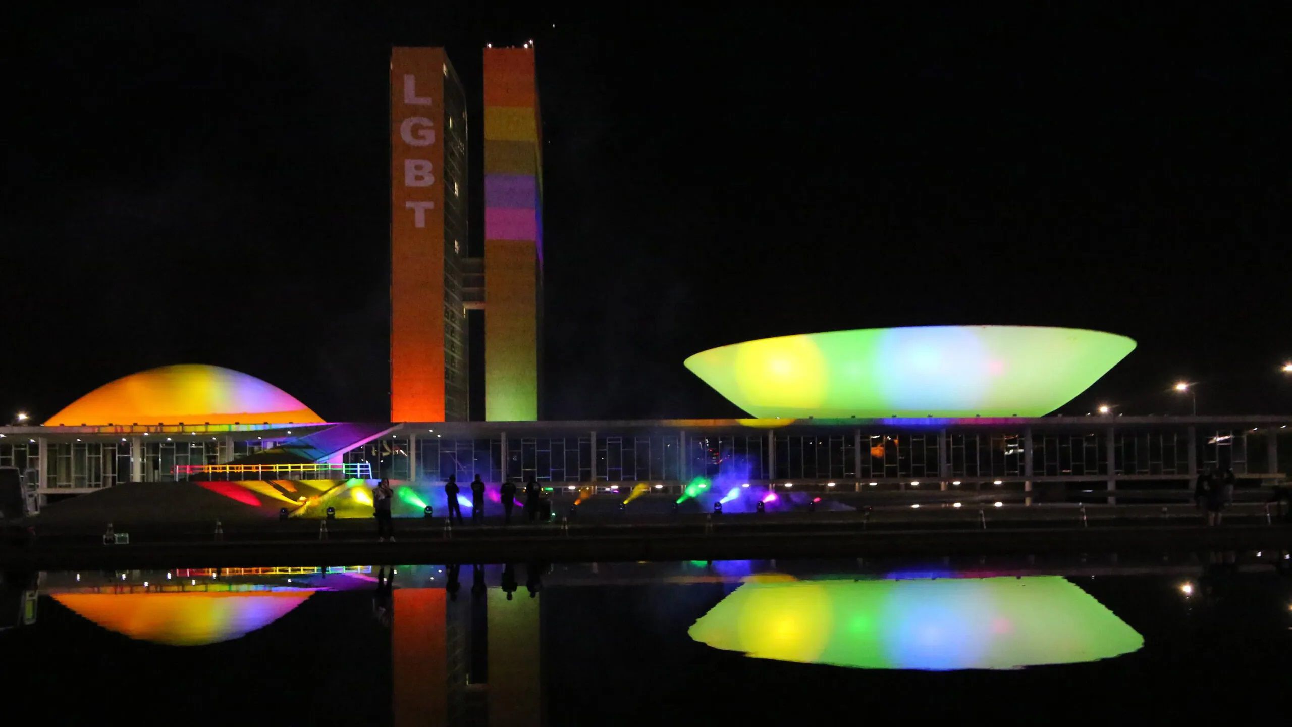 Congresso se ilumina em homenagem ao Dia Internacional do Orgulho LGBT+