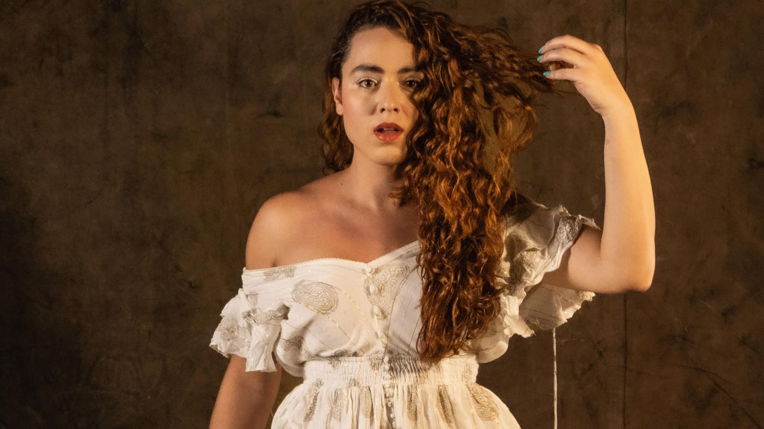 Atriz Tyller Antunes está em montagem para “O Alienista”