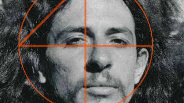 Zé Ed personifica Torquato Neto em musical inovador no Teatro Oficina