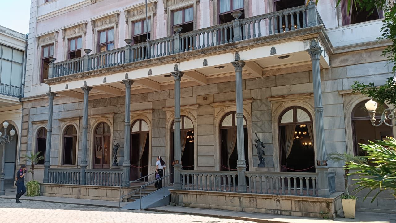 Luxuoso Museu da República assiste a retomada LGBT+ e negra