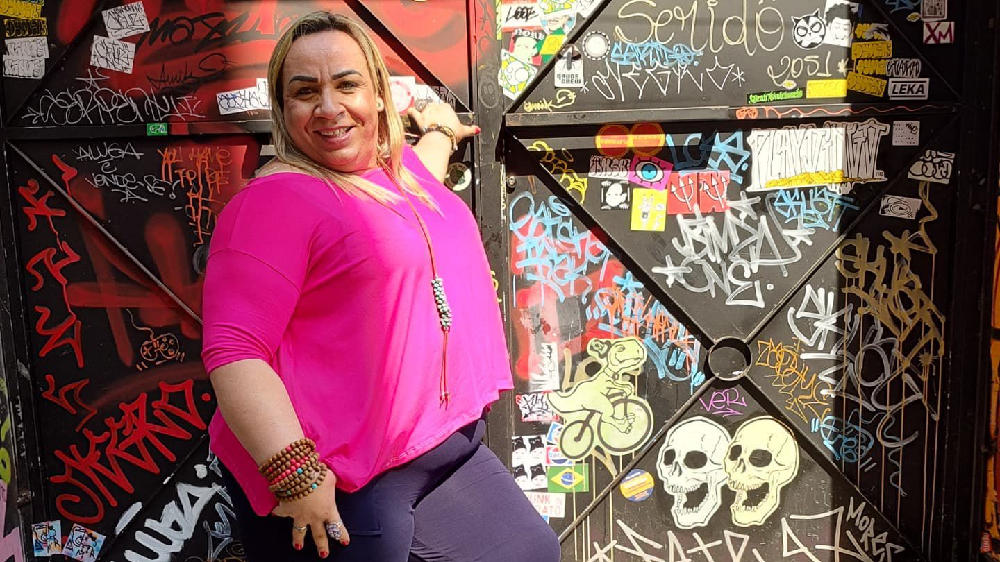 Ninguém derruba Dória Miranda, a travesti babadeira da internet