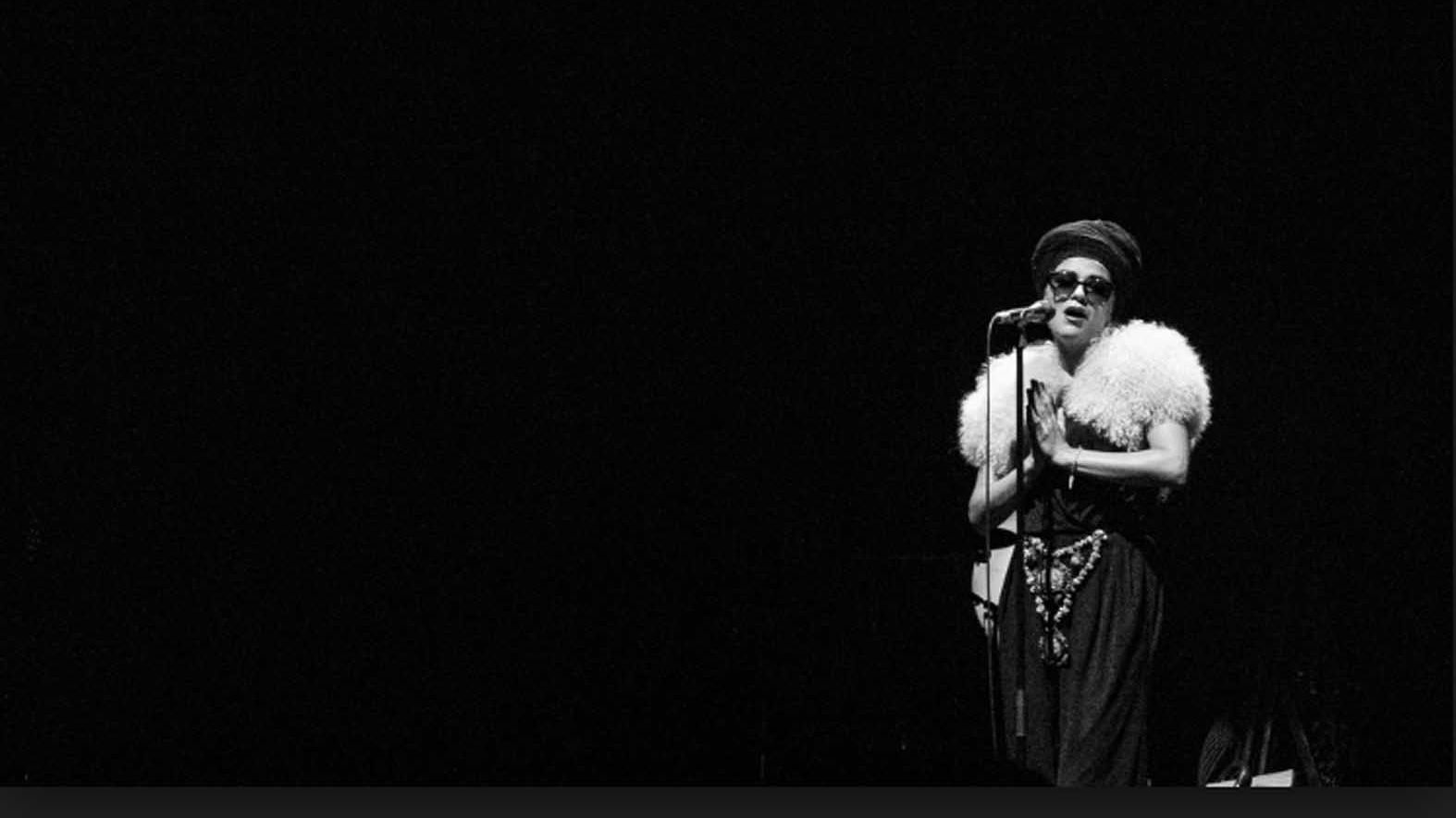 Melody Gardot começou a cantar por terapia e conquistou o mundo
