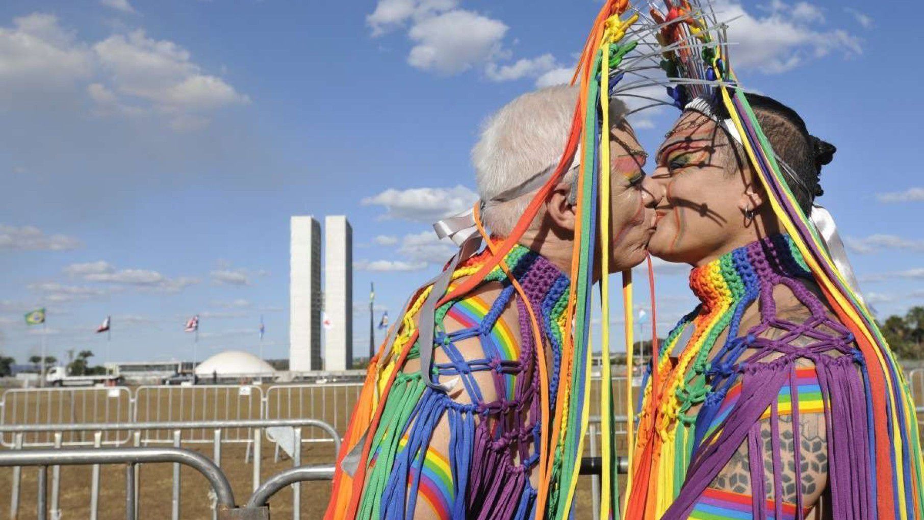 Parada LGBT+ em Brasília aborda políticas públicas para idosos