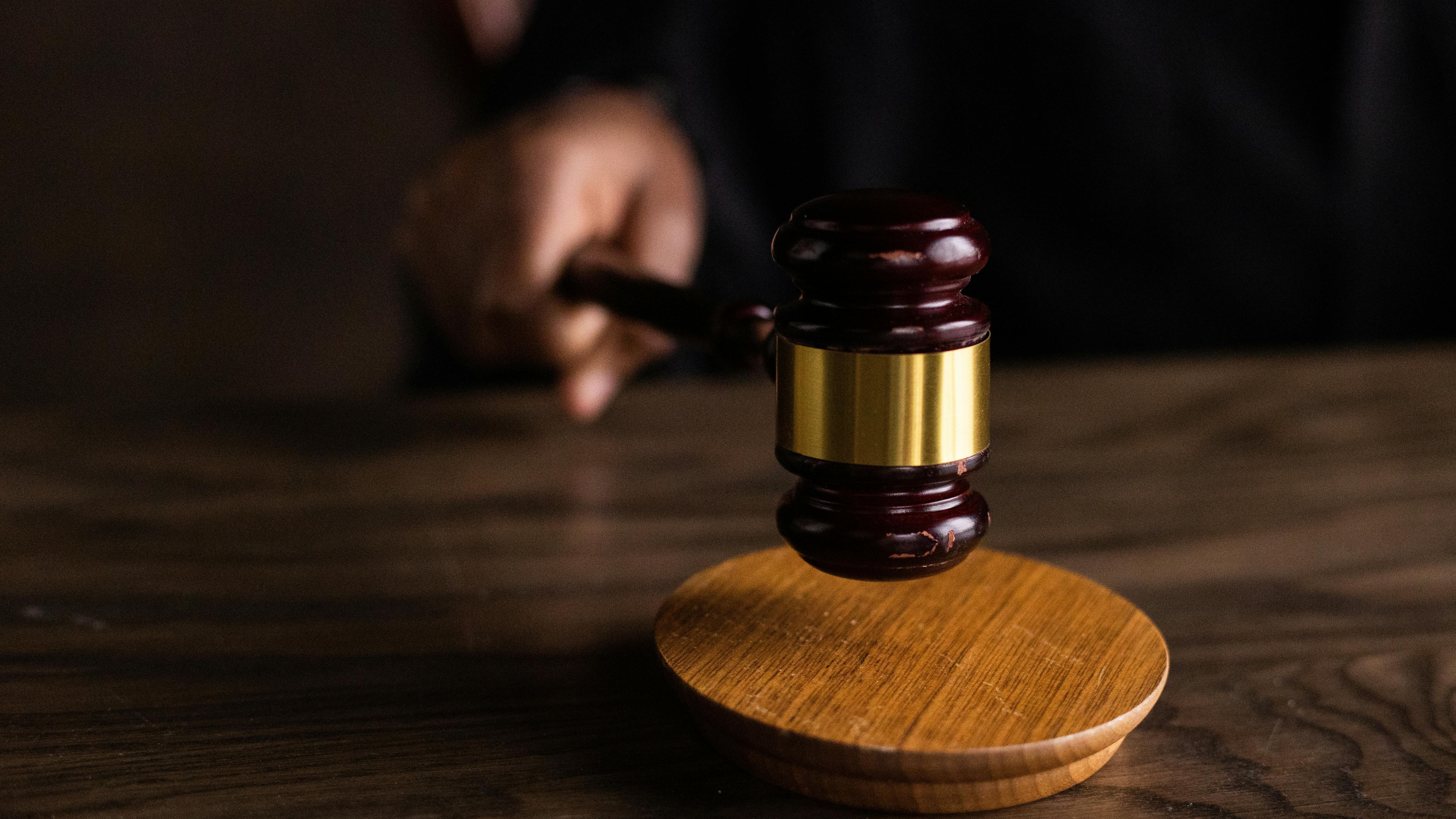SP: Justiça mantém indenização a bancário por ofensas homofóbicas