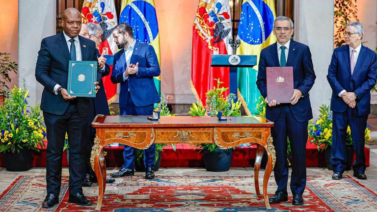 Brasil e Chile firmam memorando de cooperação para direitos LGBT+