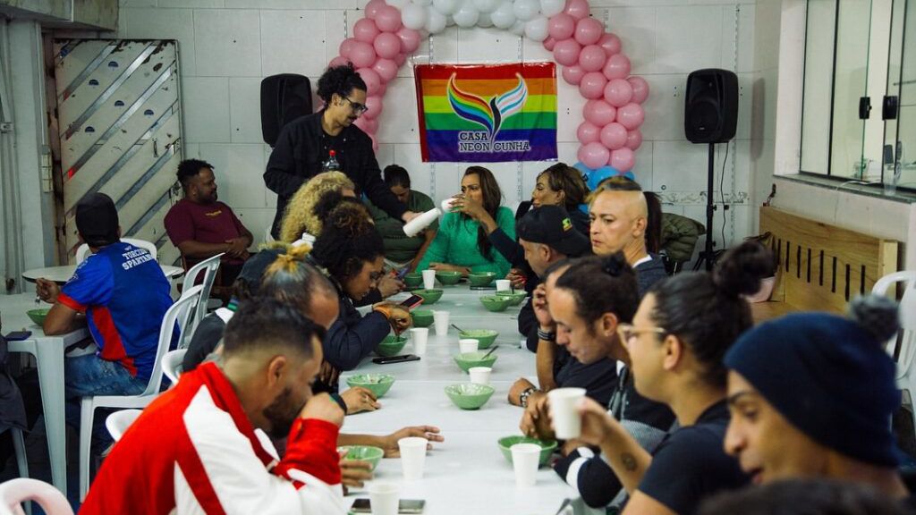 Casa Neon Cunha é 24 horas com abrigo para população LGBTQIA+