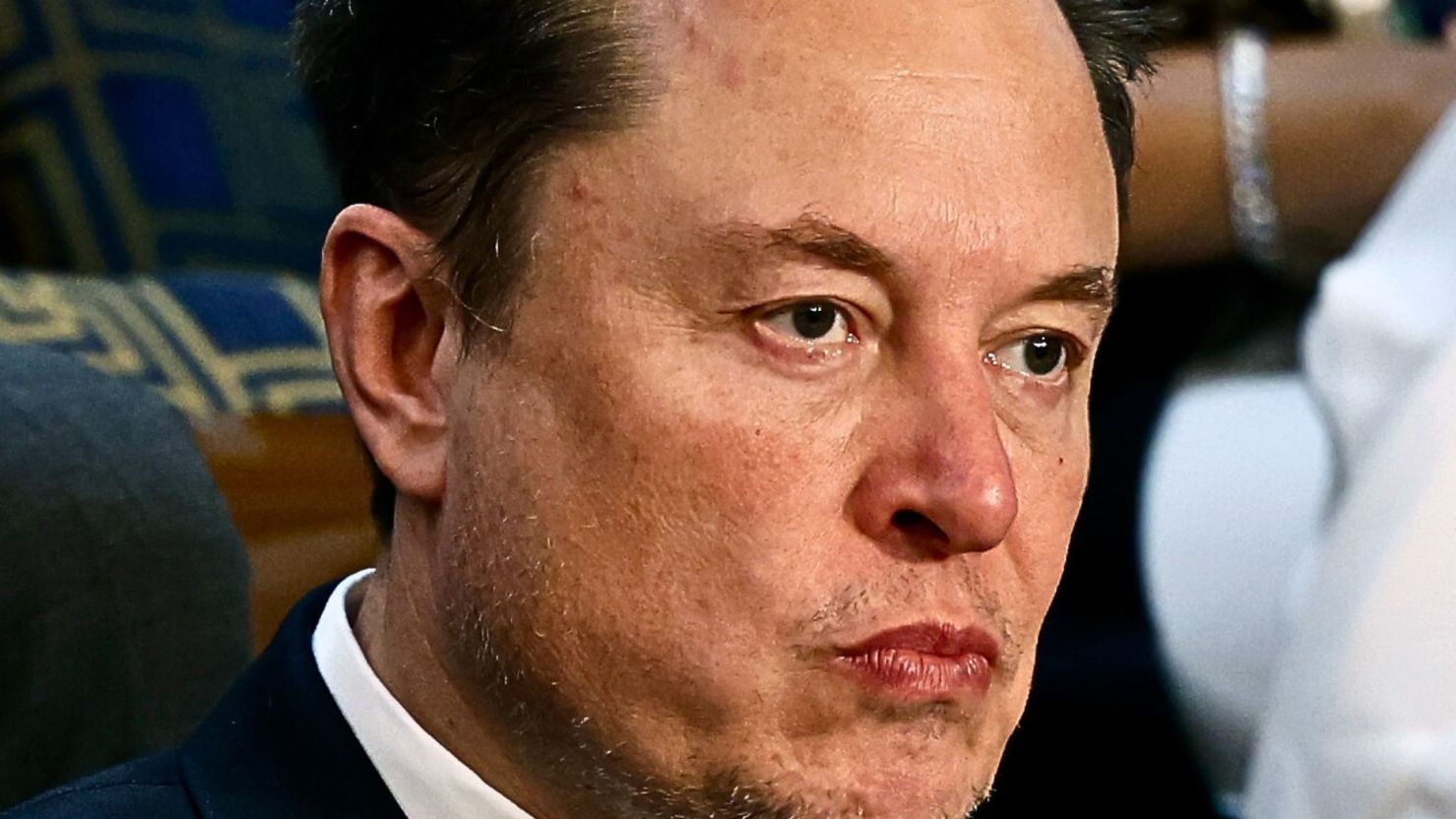 Filha trans de Elon Musk critica pai por uso incorreto de gênero