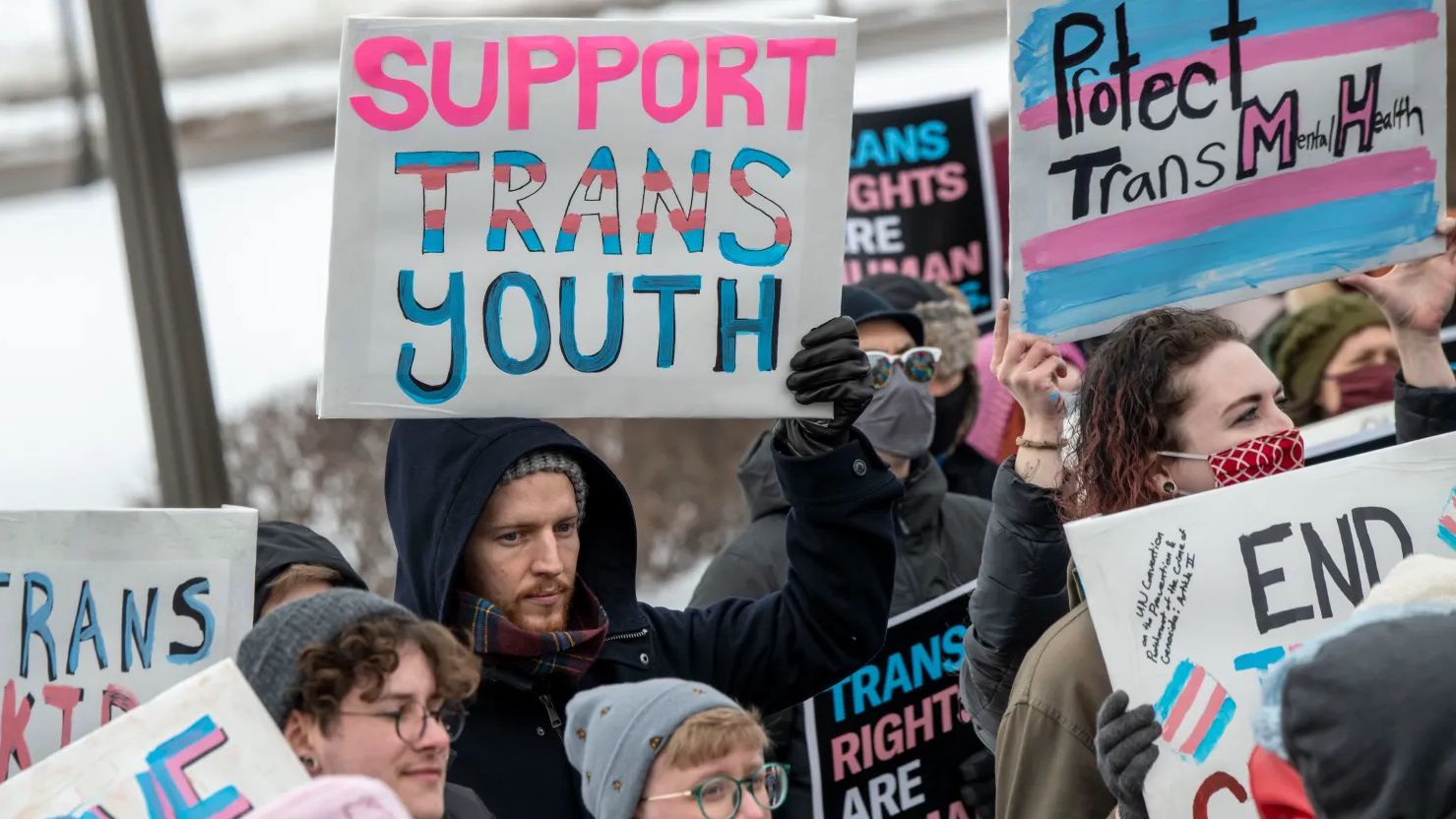Alabama mantém proibição de cuidados de gênero para jovens trans