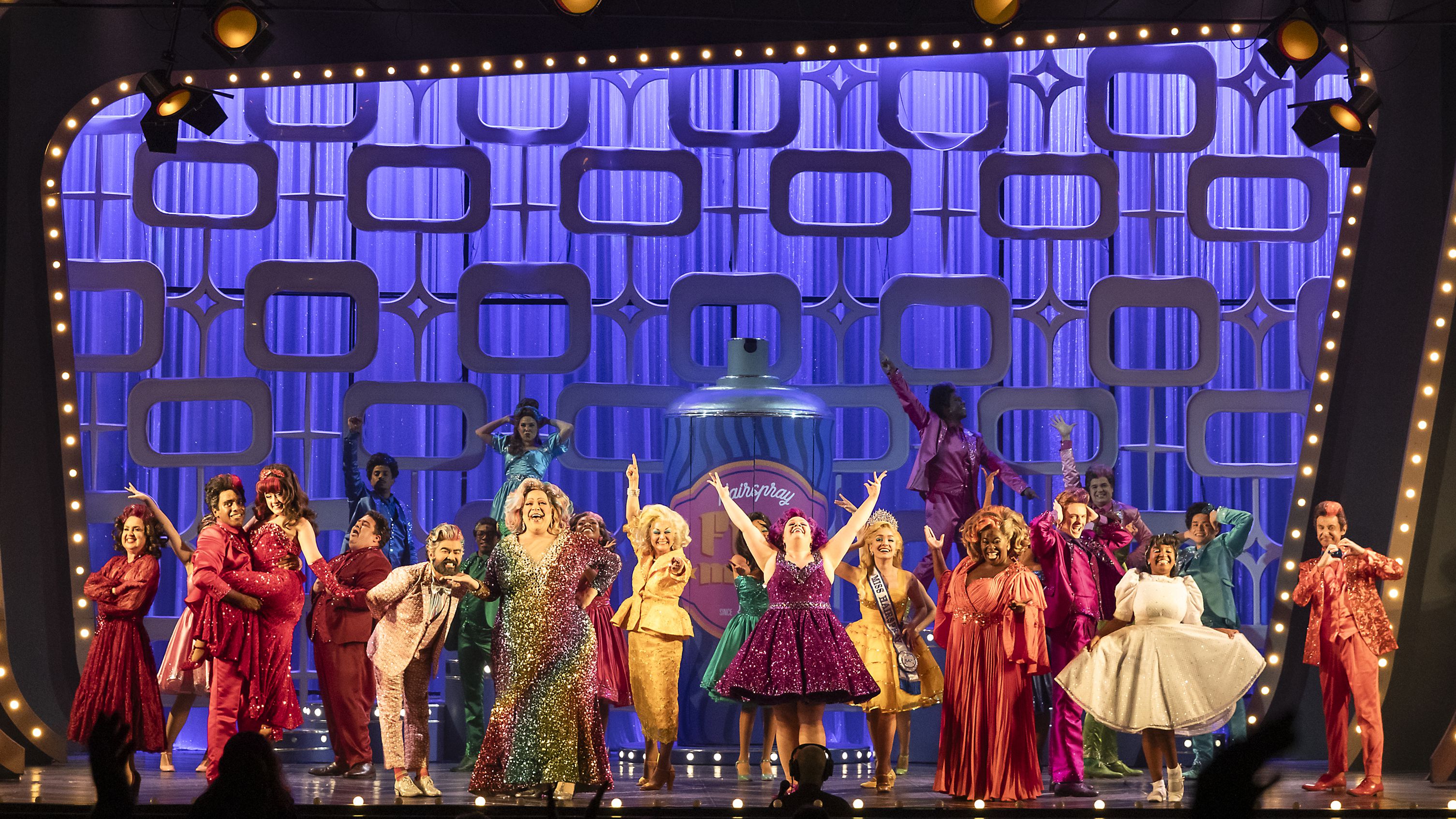 Super gay musical “Hairspray” chega ao Teatro Renault em São Paulo