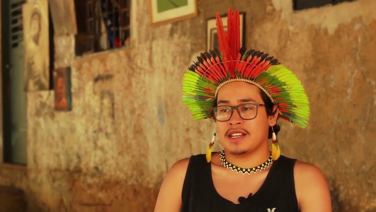 Doc sobre povos indígenas questiona a identidade LGBT+ no Brasil