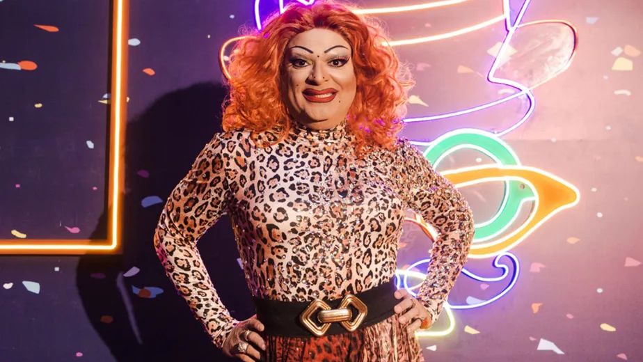 Espetáculo “4 Amigues” promete risadas com humor ácido e diversidade