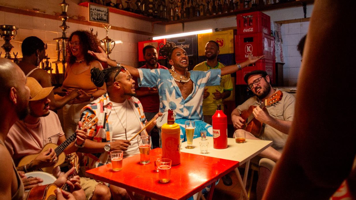 Marco Antonio Fera lança clipe “Três Meninos” e explora amores queer