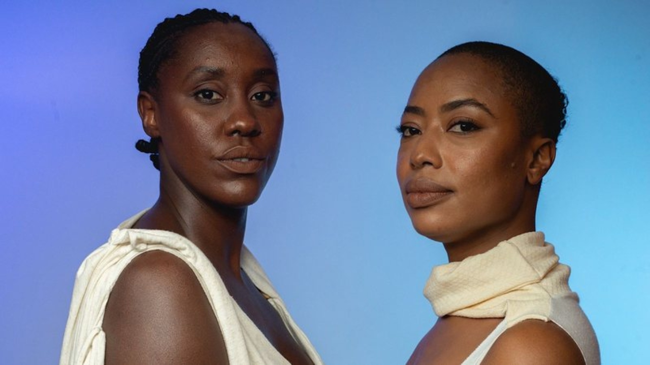 Juntas na vida real, Tati Villela e Mariana Nunes voltam aos palcos após peça ser paralisada