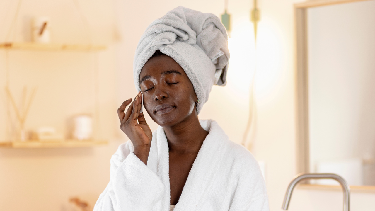 Autocuidado com pele negra: Saiba práticas simples que vão ajudar tratamentos de saúde intensivos