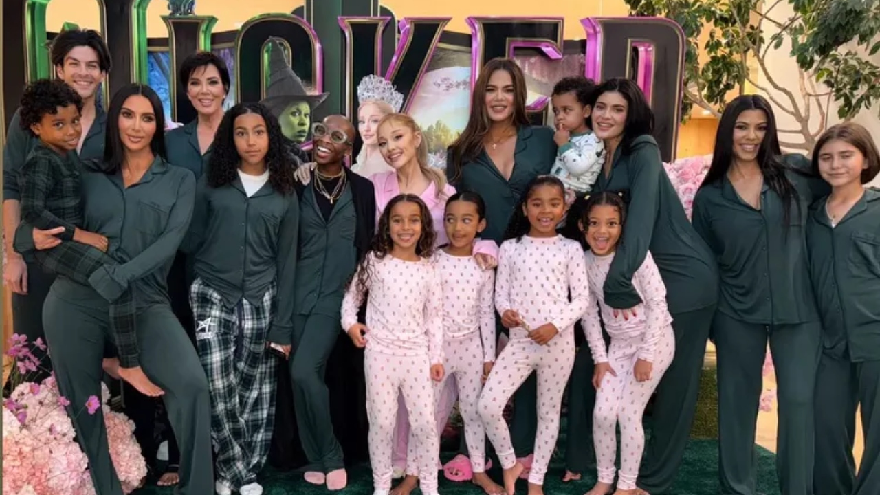 ‘Wicked’: Kim Kardashian assiste filme com exclusividade junto de estrelas e família