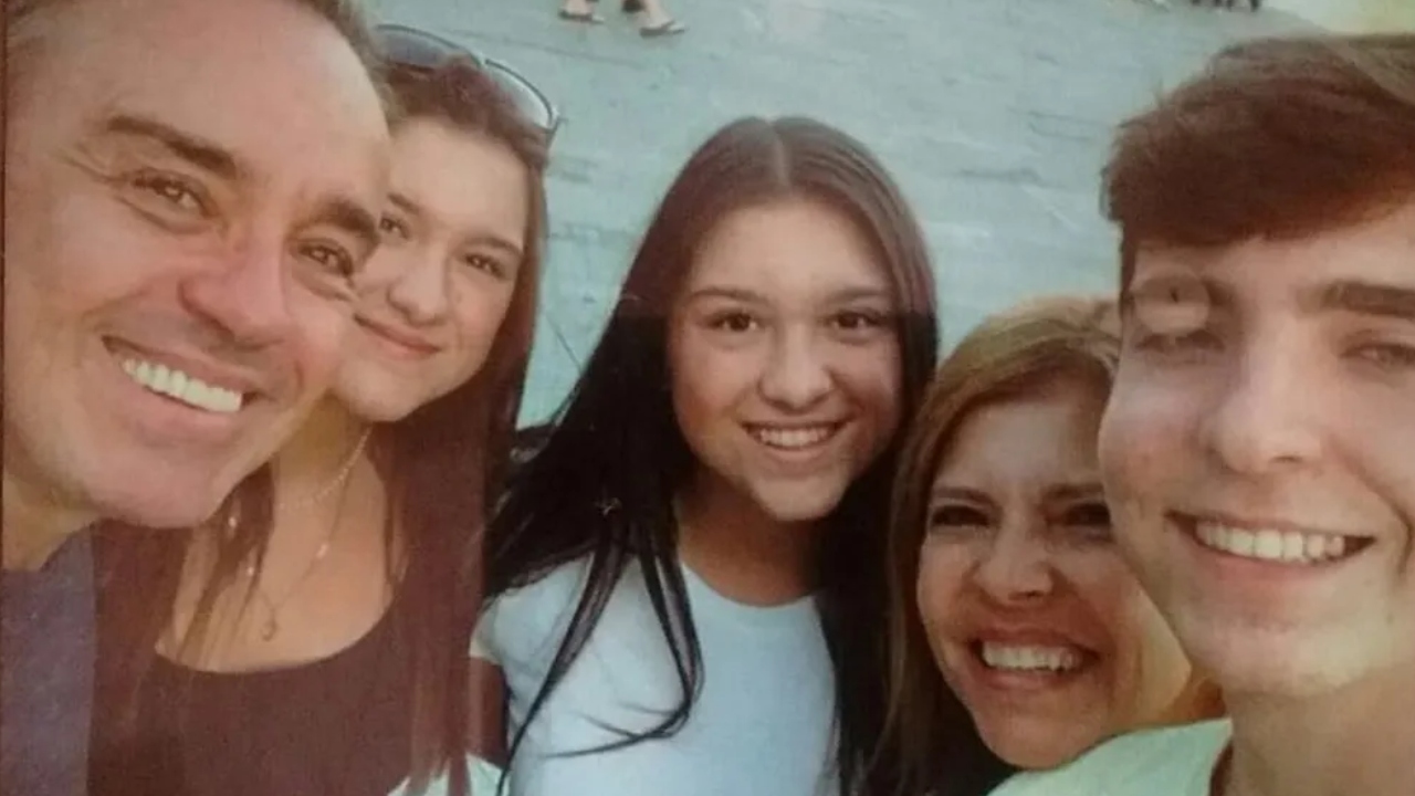 Rose Miriam posta foto com Gugu e filhos enquanto lida com ‘síndrome do ninho vazio’