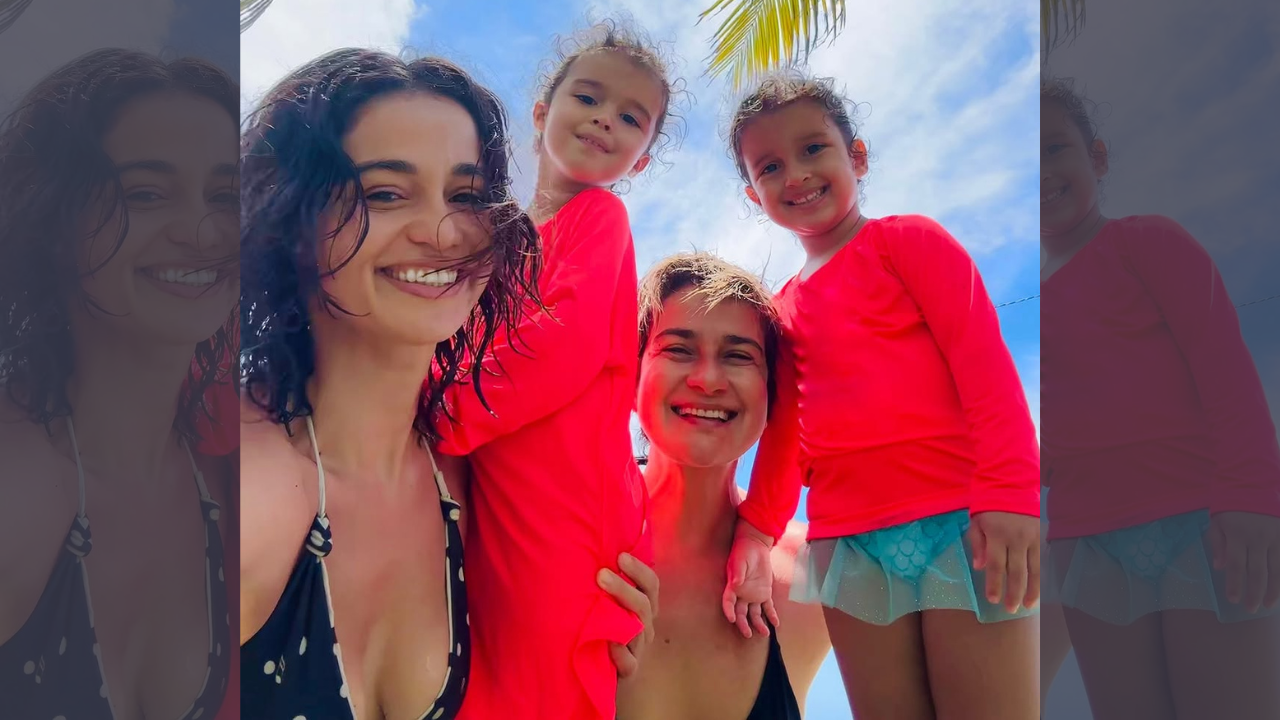 Momento fofura: Nanda Costa posa com as filhas durante as férias