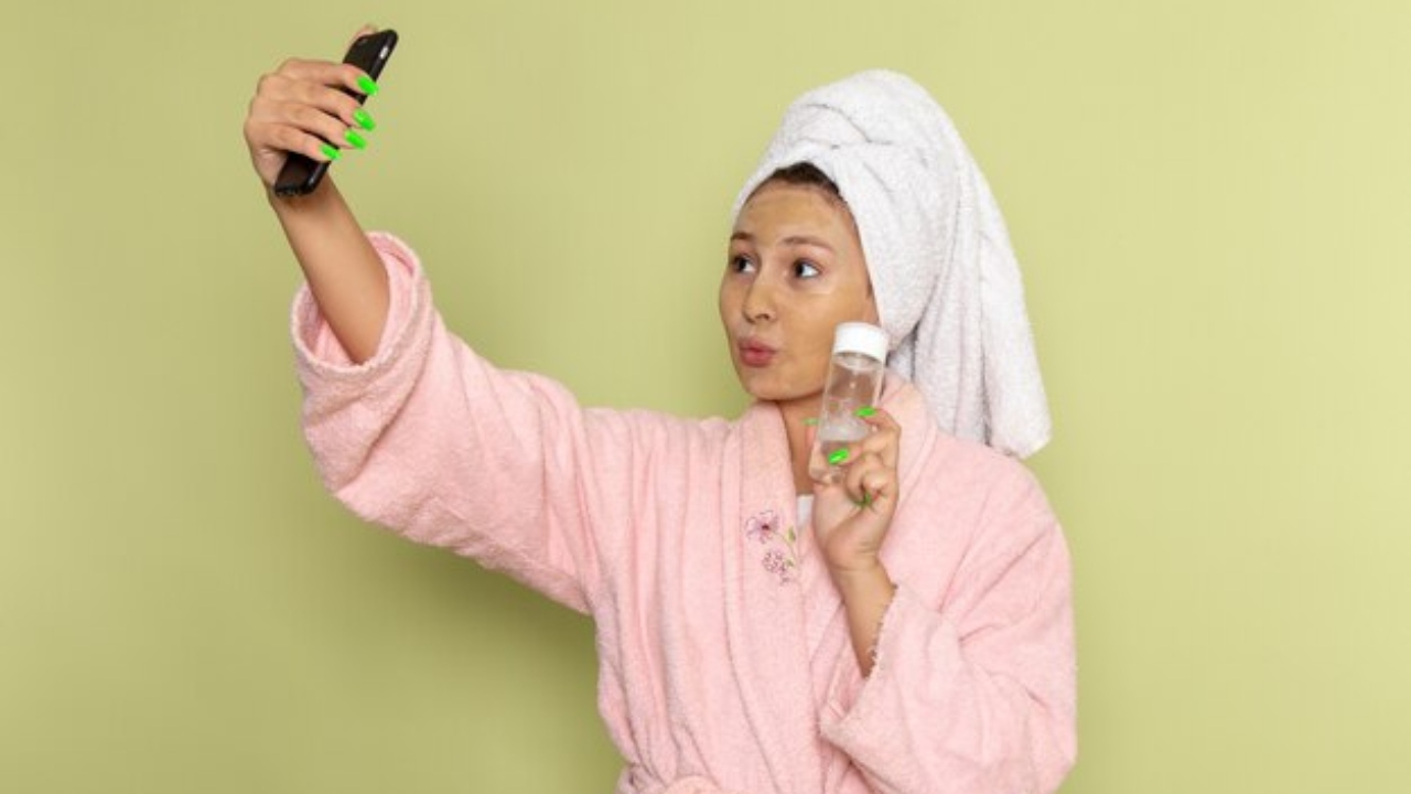 Adolescentes podem fazer skincare? Veja o que evitar no cuidado da pele mais nova