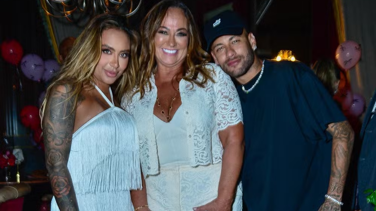 Rafaella Santos celebra 29 anos em comemoração com família e amigos; Piqué esteve presente