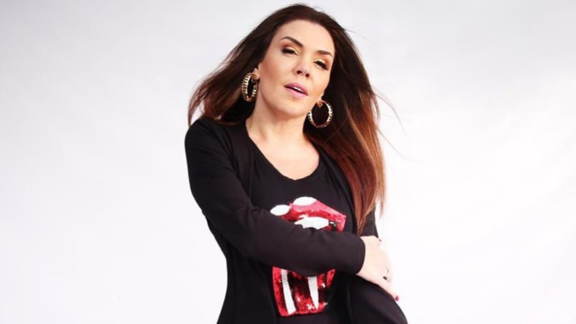Simony é acusada de não pagar dívida de mais de 8 anos, segundo colunista