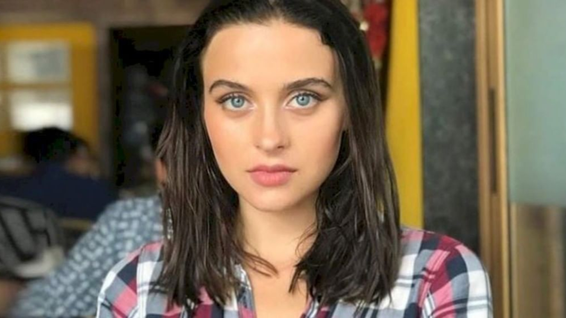 Aos 24 anos, atriz é encontrada morta em seu apartamento