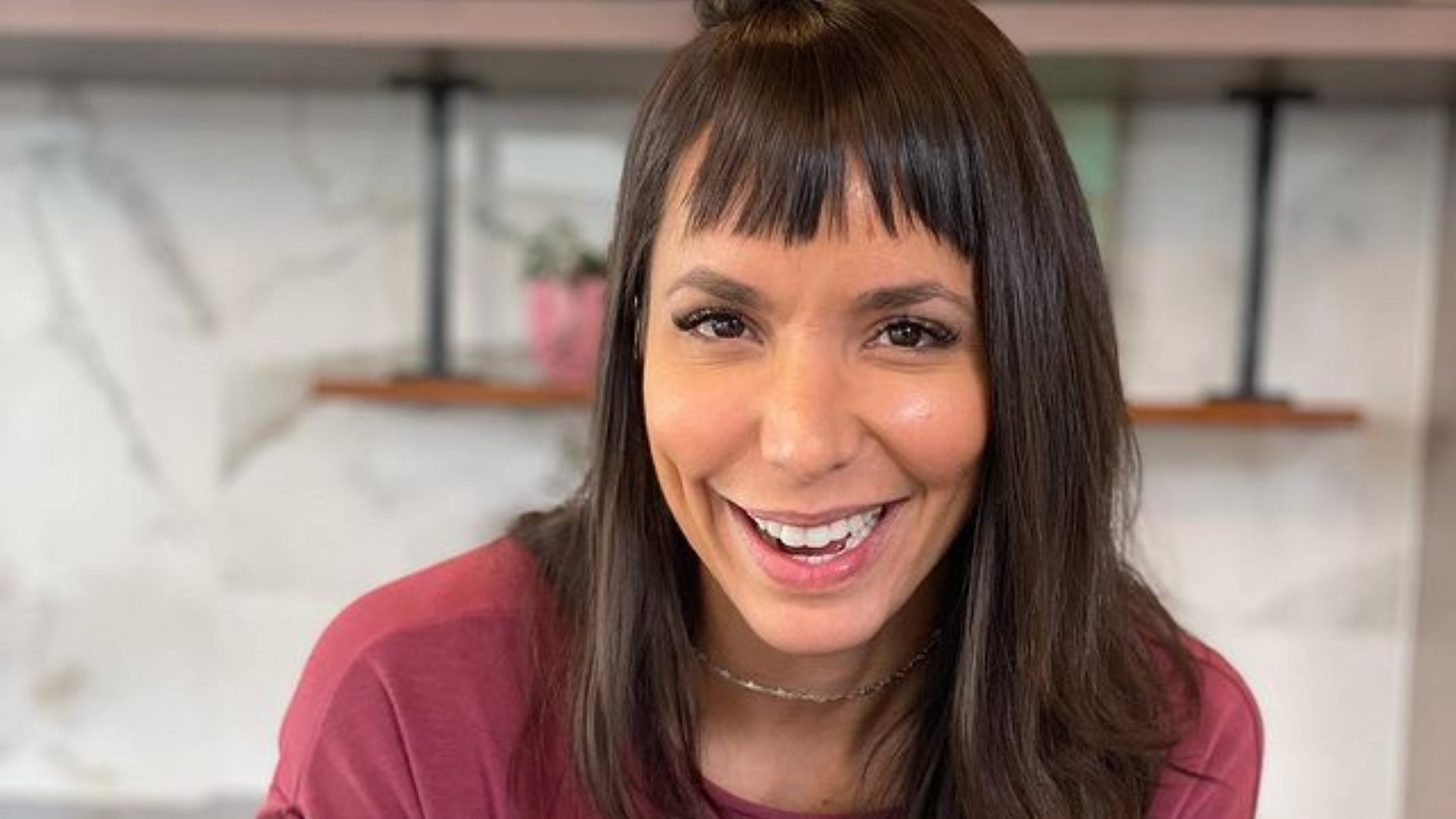 Influenciadora e educadora física Carol Borba ensina como trabalhar glúteos em casa