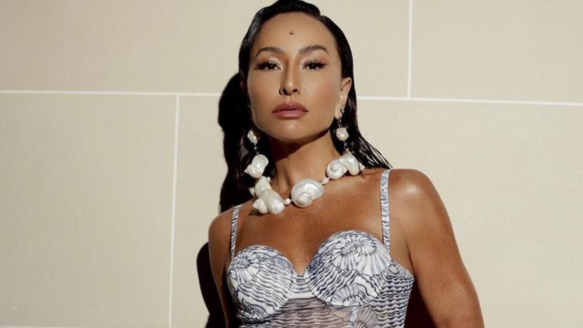 Após dias separadas, Sabrina Sato não contém as lágrimas em reencontro emocionante com a filha: “Uma saudade que doía no peito”
