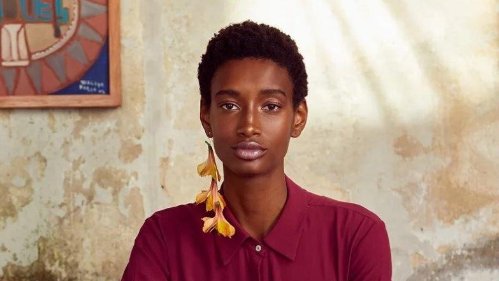 Sucesso no mundo da moda, modelo revelada na favela busca retribuir oportunidades realizando ações sociais em comunidades