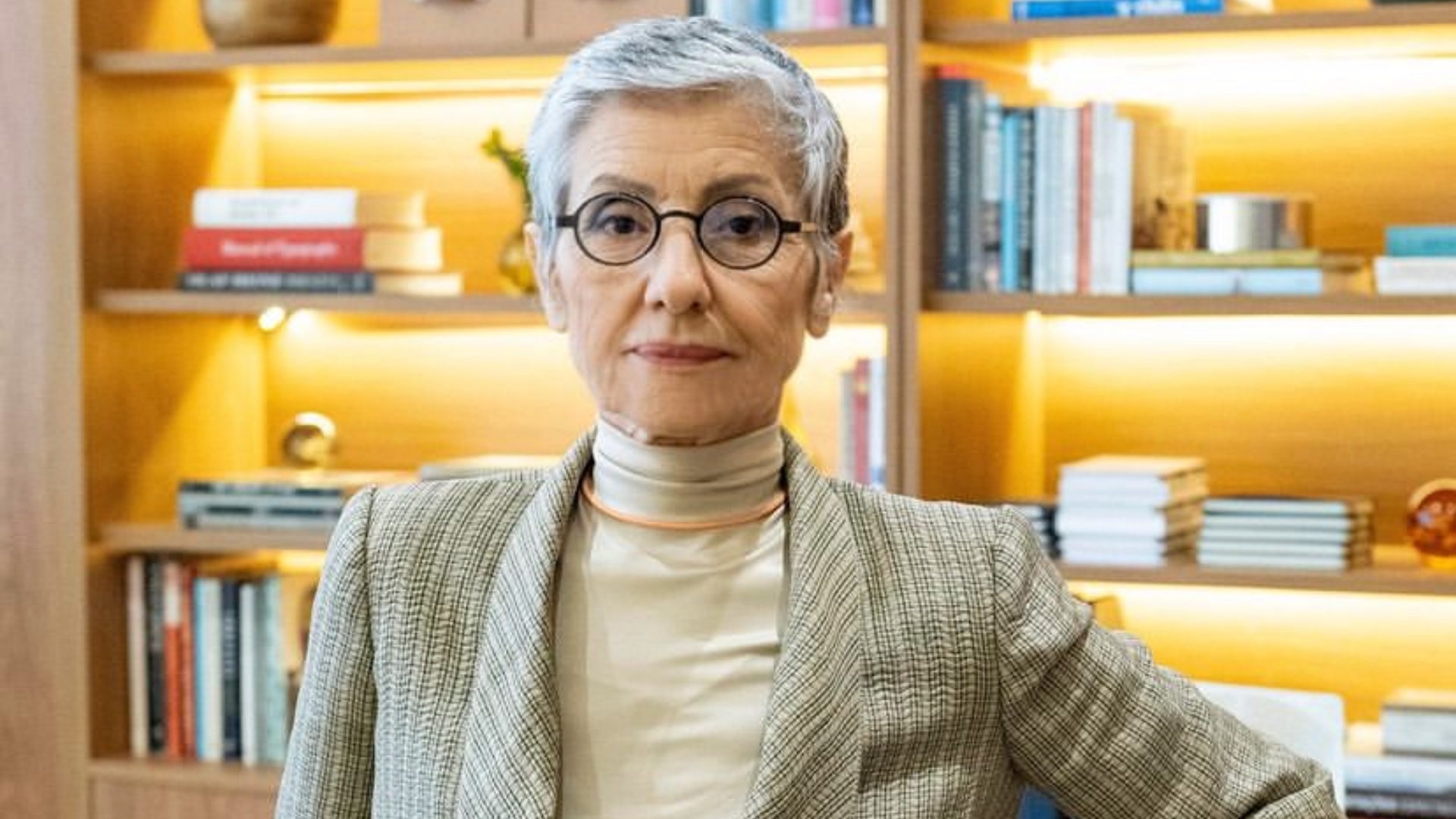 Nos bastidores da Tv Globo, Cássia Kis defende candidato à presidência: “Grande homem”