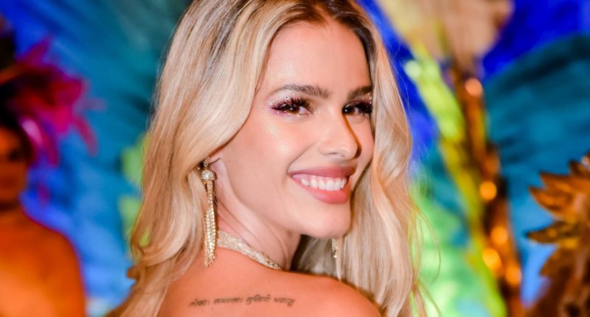 Bege também é sexy! Yasmin Brunet surge poderosa com calcinha nude e quebra à web: “Perfeição”