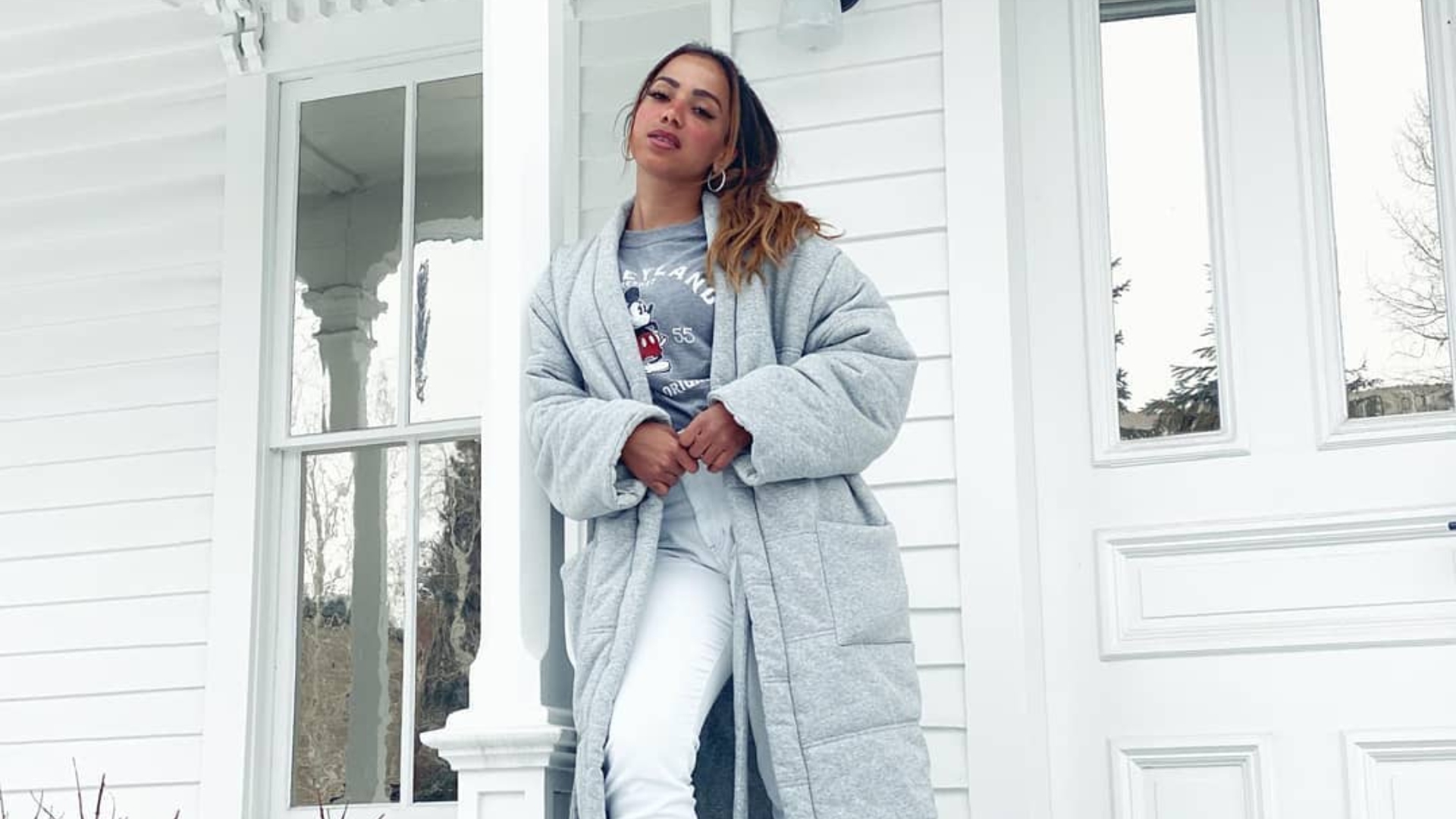 Após passar mal durante show, Anitta revela estado atual e esclarece: “Sempre acho que sou um robô”