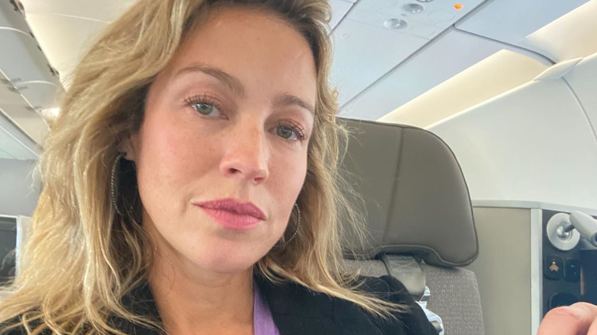 Solzinho na laje! Luana Piovani posa de biquini e mostra realidade da quarentena