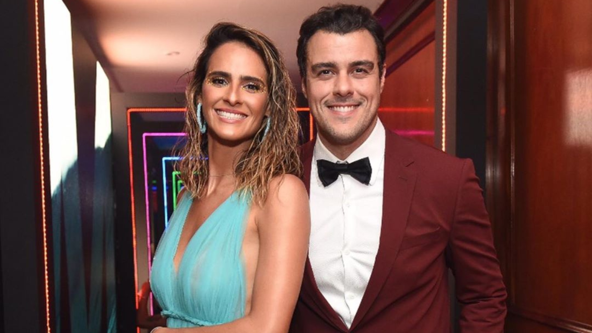 Noivo e apaixonado, Joaquim Lopes compartilha beijão em Marcella Fogaça e encanta web