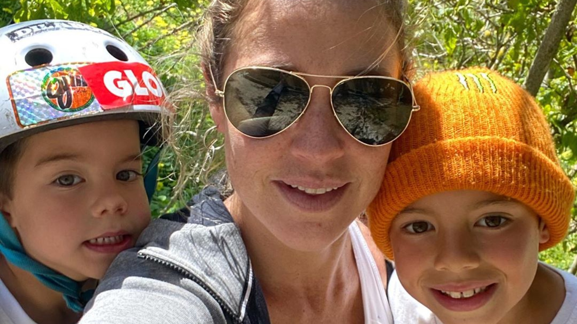 De visual novo! Para prevenção, Luana Piovani raspa o cabelo dos filhos e dispara: “Suspeita de piolho, rapamo”