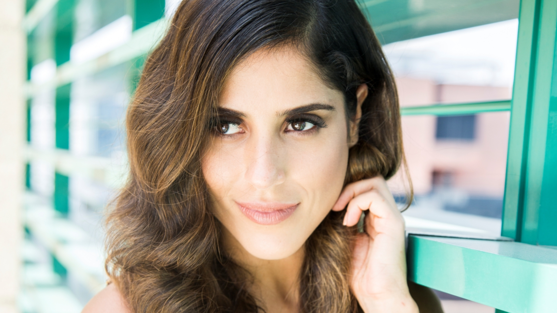 Camilla Camargo conta detalhes sobre rotina com os filhos, trabalho, filme novo e próximos projetos
