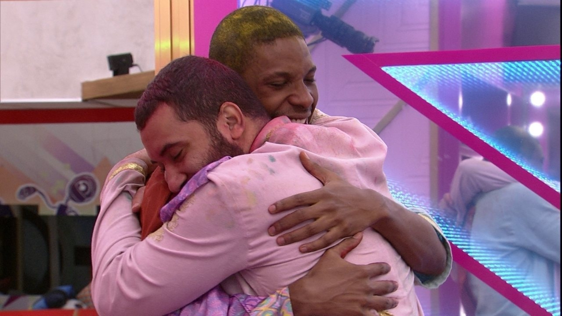 O SHIPP VIVE! Lucas Penteado se derrete por Gilberto: “A paixão é recíproca”