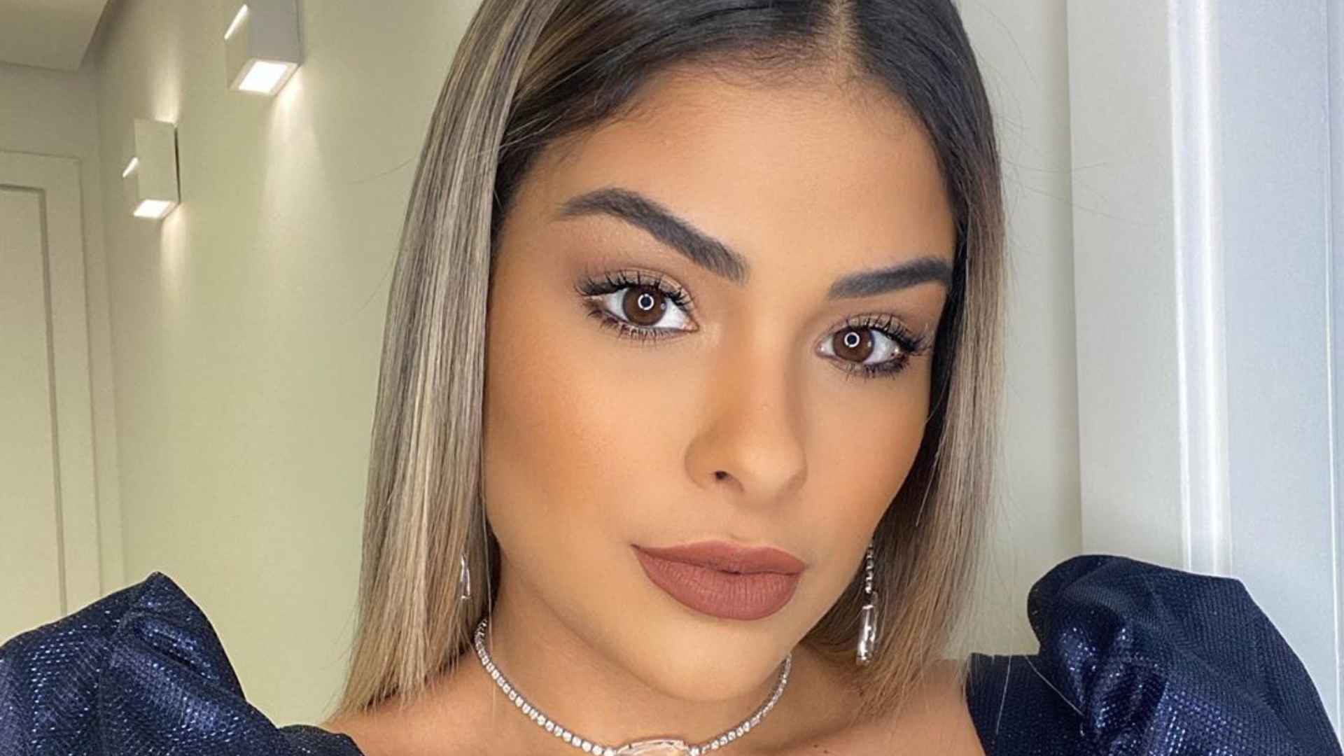 ASSUMIU! Ex-BBB Munik Nunes está namorando cantor sertanejo