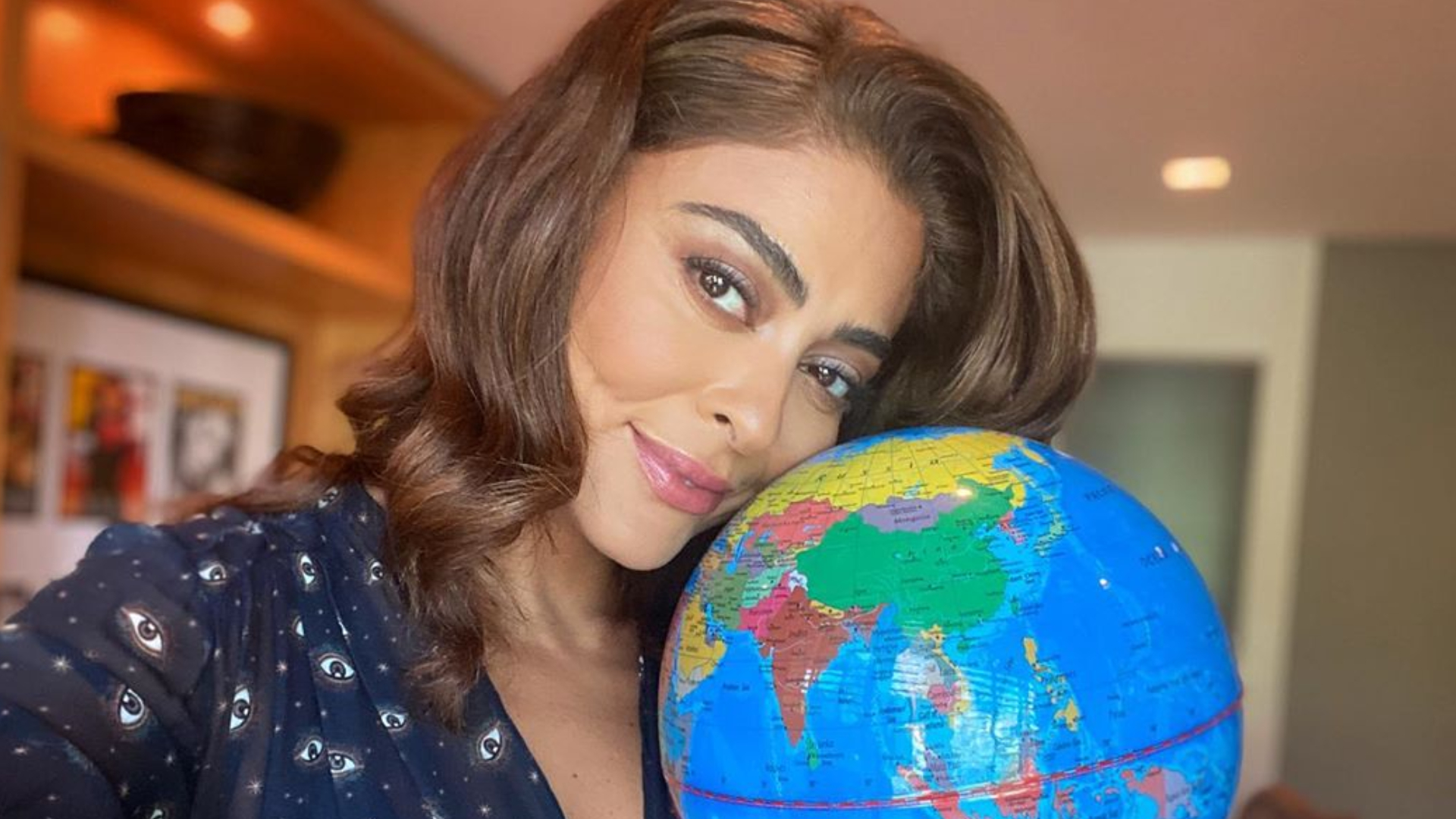 Com cabelo incrível após transição capilar, Juliana Paes topa desafio e grava dancinha divertida com o filho