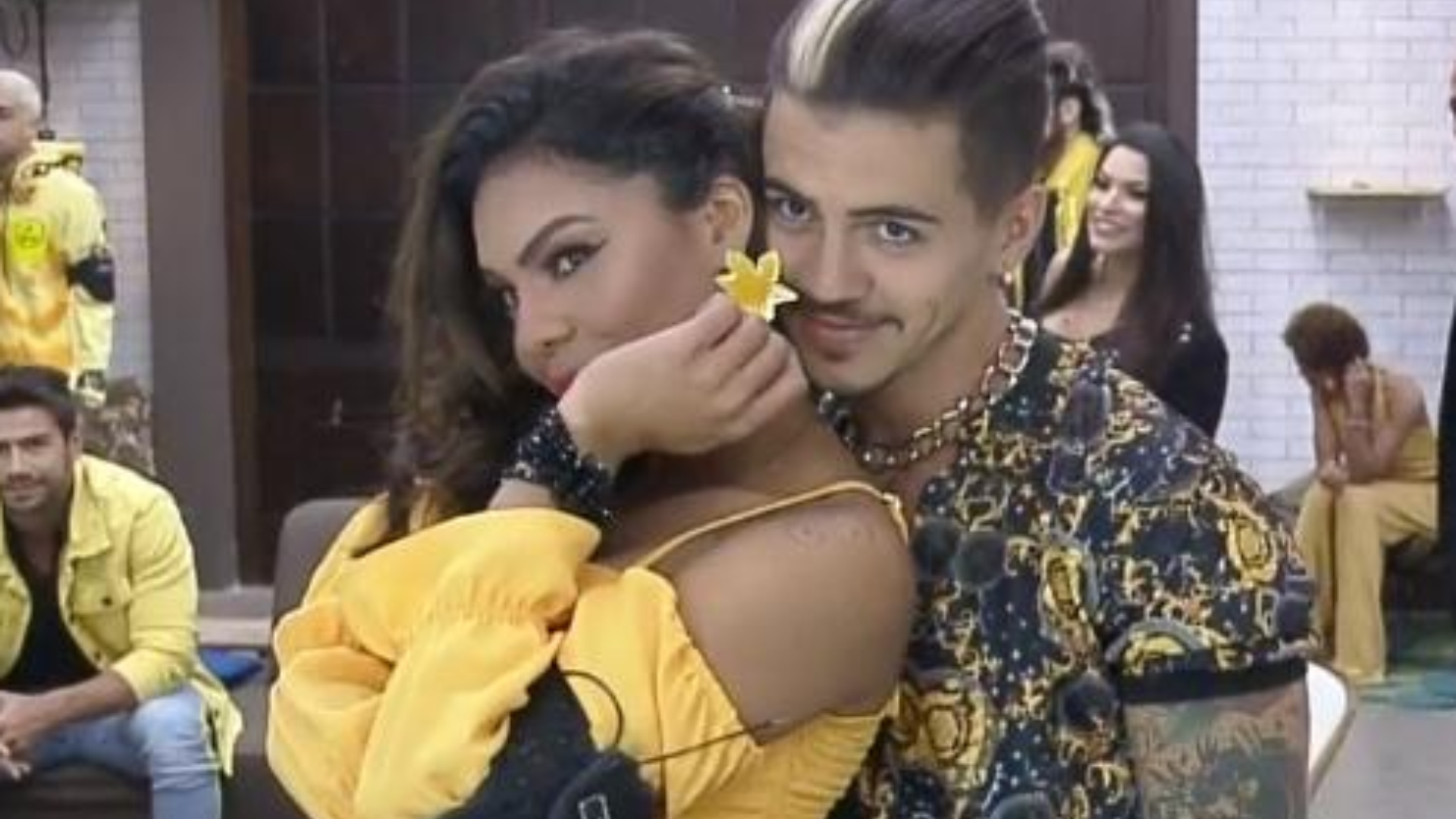A Fazenda 12: ROLOU! Biel se declara para Tays Reis e deixa a peoa intrigada: “Te amo”