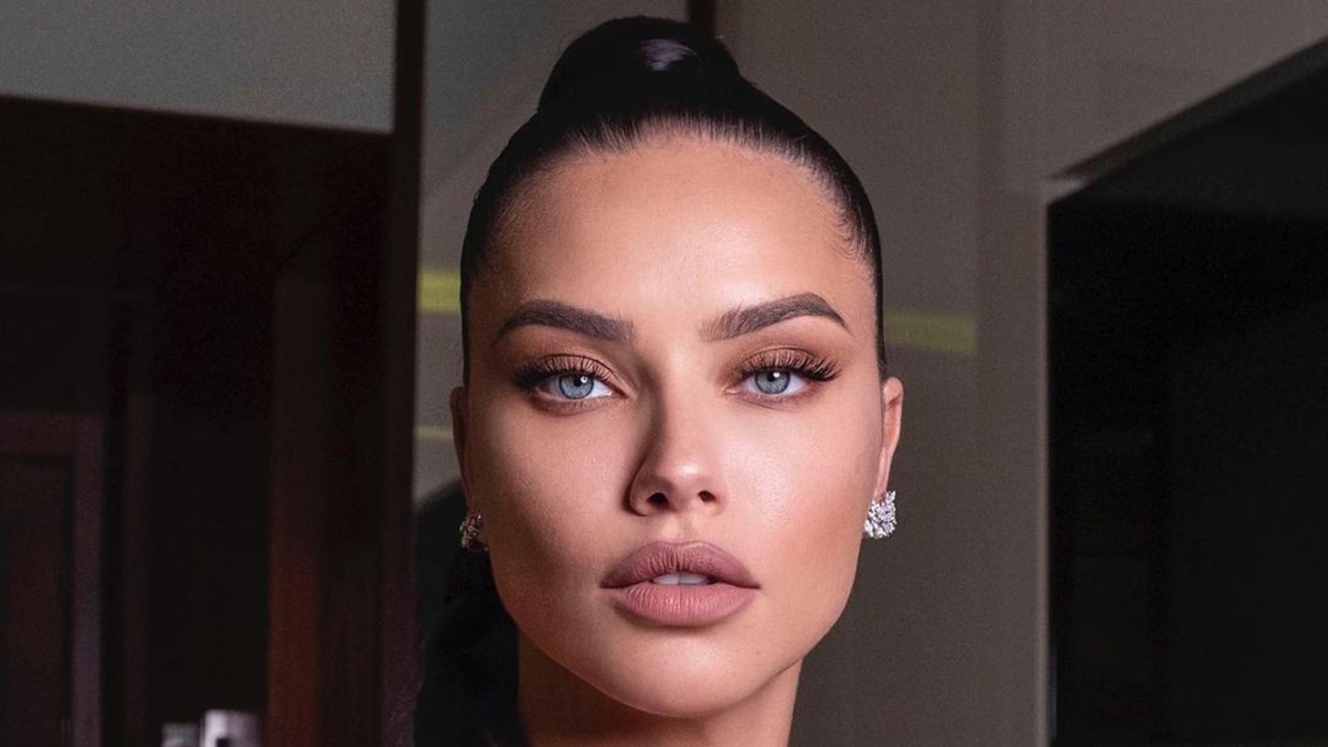 Adriana Lima anuncia nascimento de terceiro filho e explica significado do nome