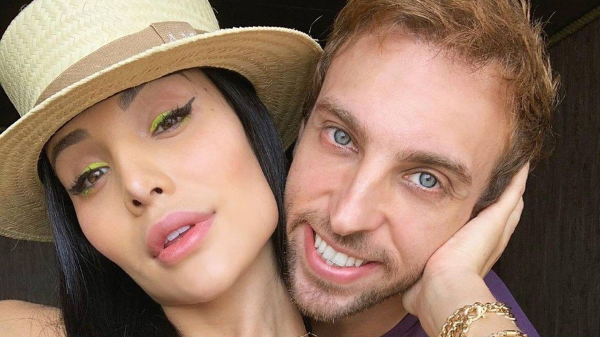 Aline Mineiro confirma volta de seu namoro com Leo Lins