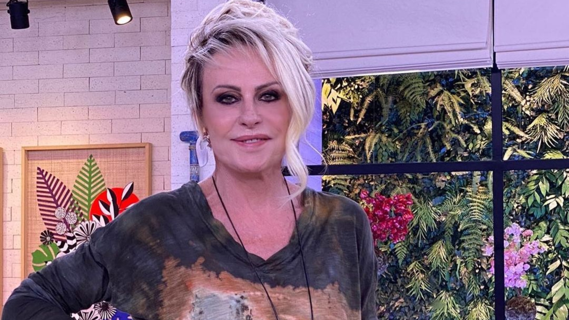 Ana Maria interrompe atitude de participante do Jogo das Panelas