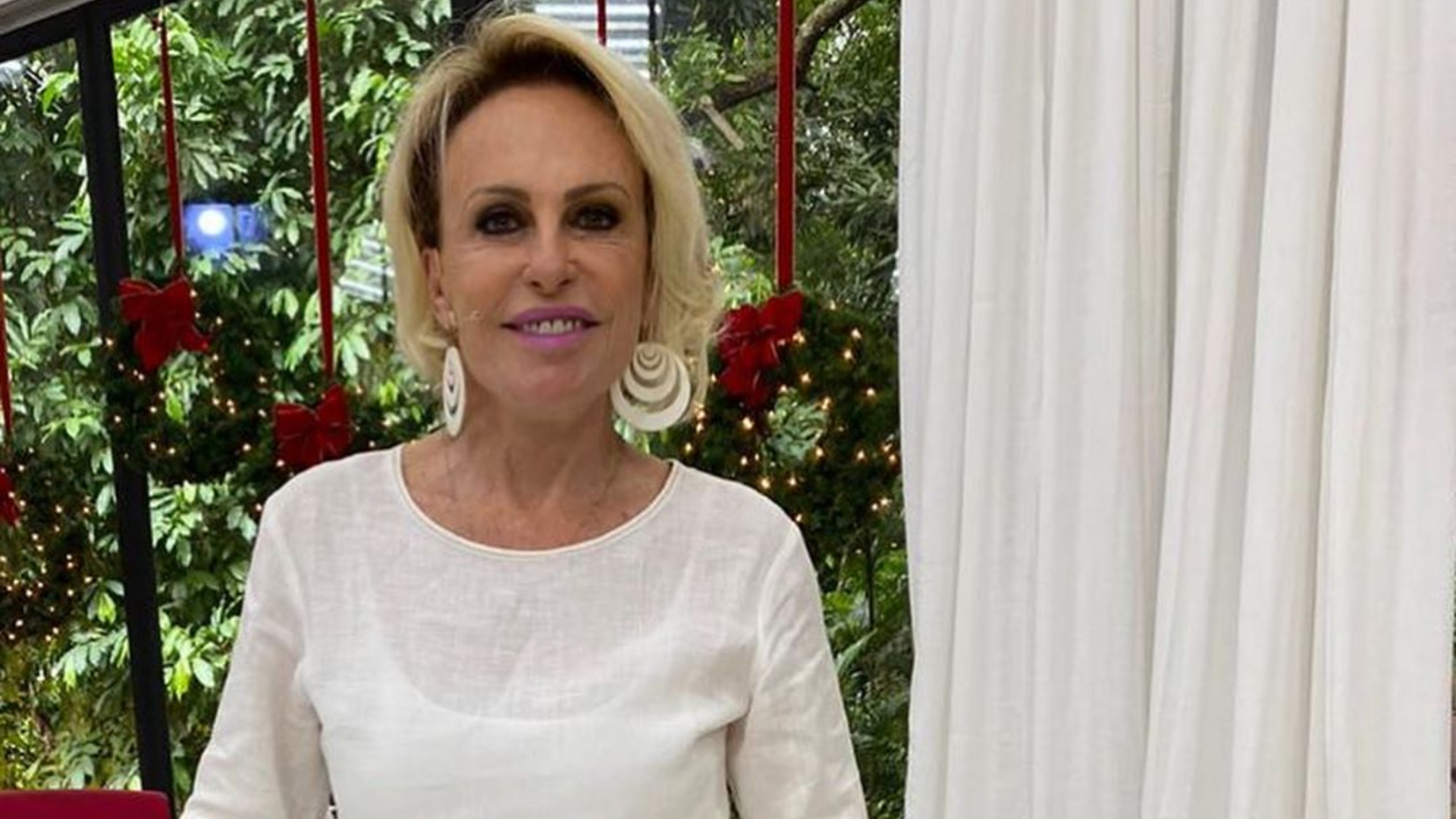 Ana Maria Braga aparece deitada em cama de hospital e assusta fãs