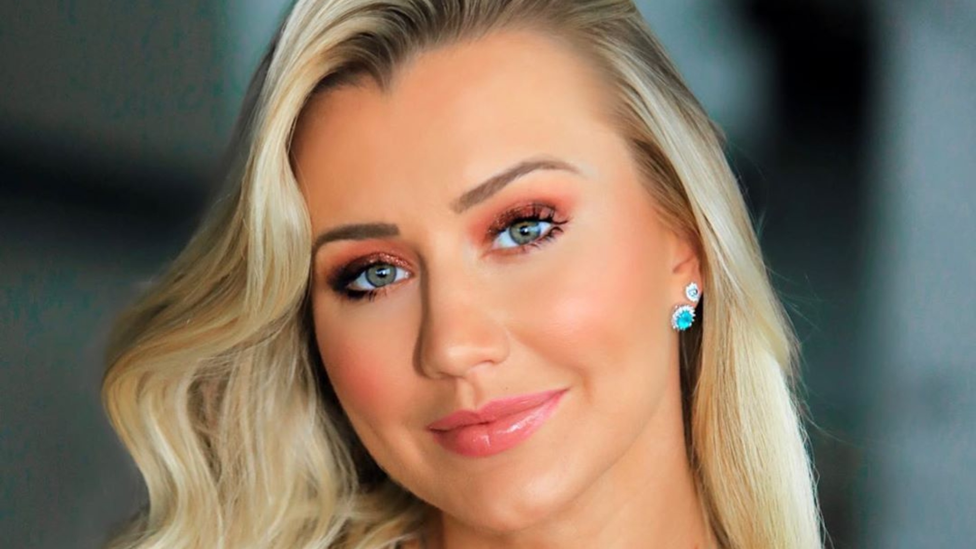 Ana Paula Siebert coloca barriguinha para jogo e mostra desenvolvimento da gravidez