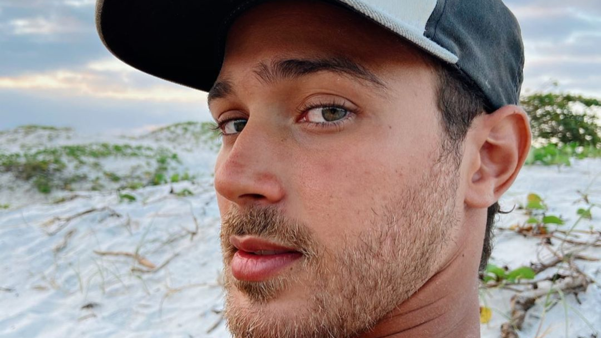 Apontado como affair de Larissa Manoela, André Luiz Frambach revela que está solteiro
