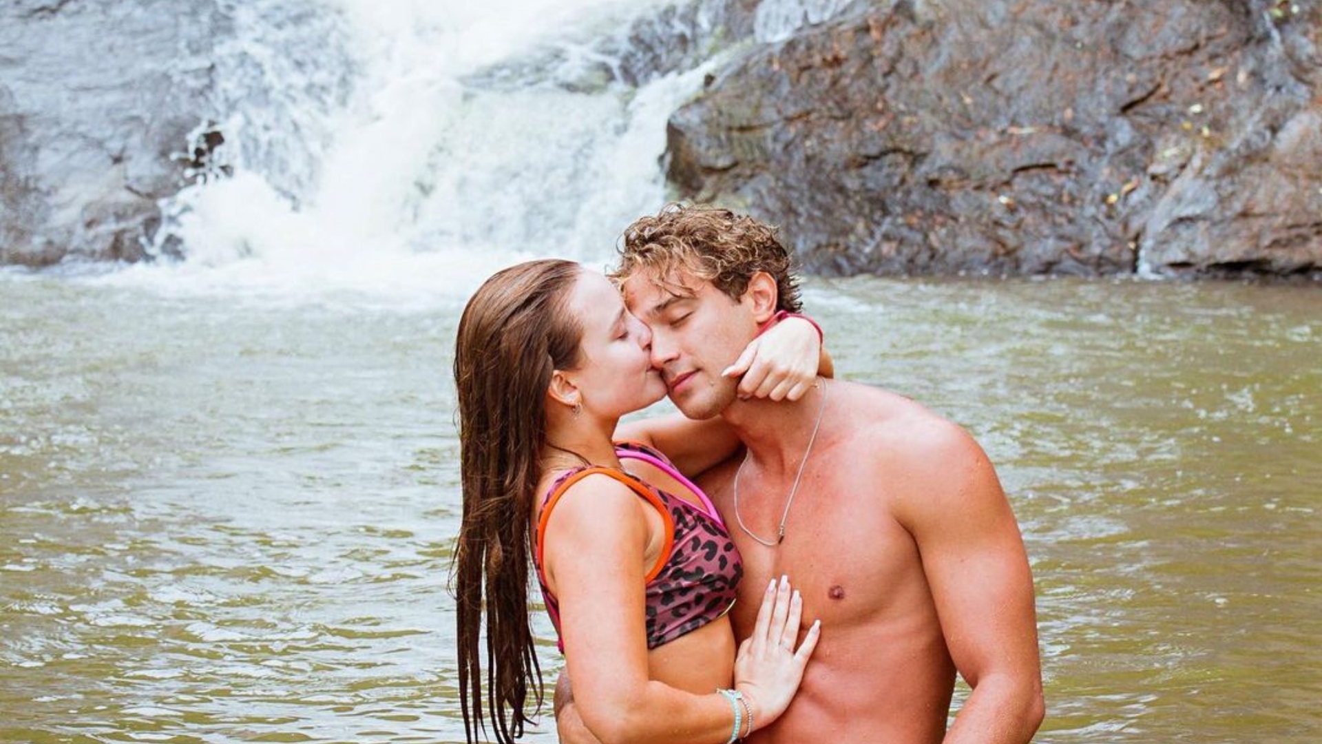 Casal fitness! Larissa Manoela mostra detalhes do treino com André Luiz Frambach
