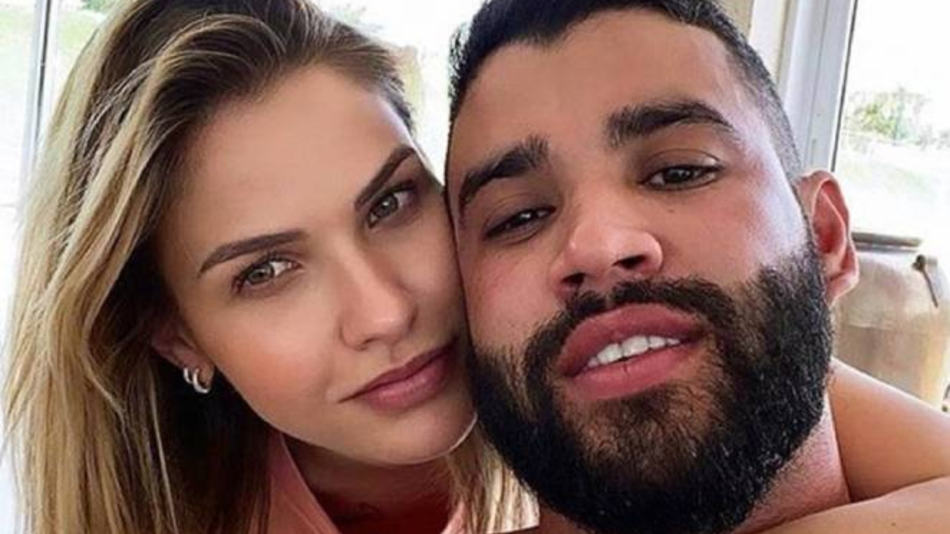 Andressa Suita se choca com carro de luxo na sala de Gusttavo Lima: “Quando o casal separa”