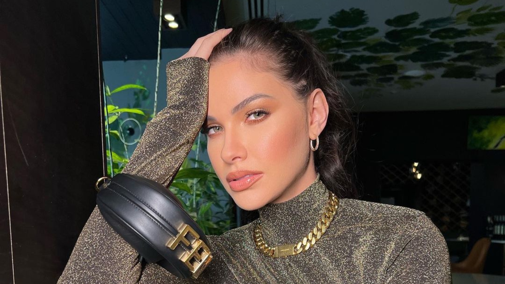 Esposa de Gusttavo Lima, Andressa Suita usa modelito coladíssimo e curtinho